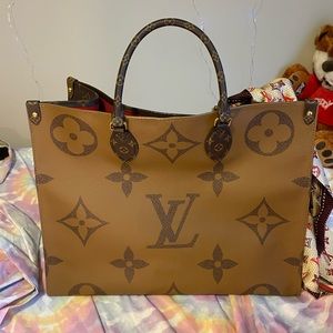 Louis Vuitton On The Go GM bag